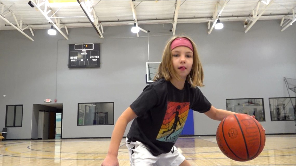 Pemain bola basket muda mendorong gadis-gadis lain untuk bermimpi besar