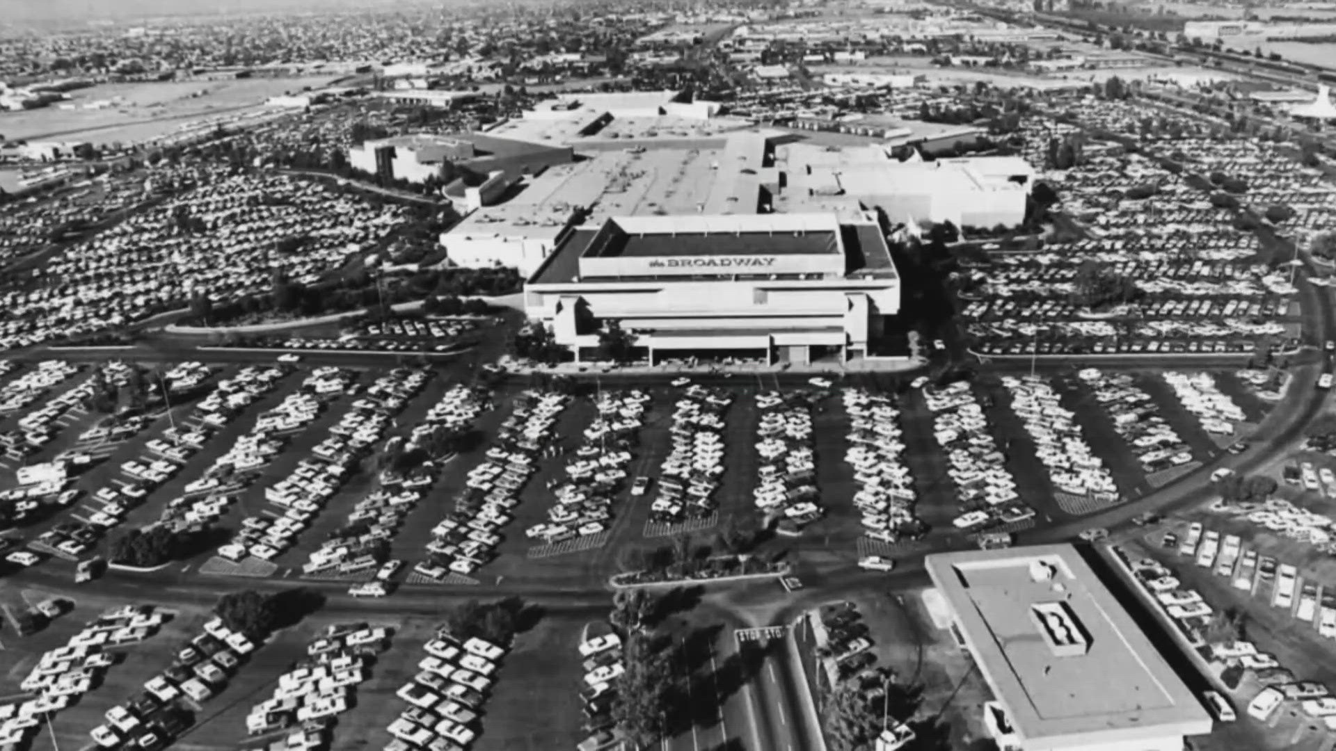 The iconic mall will be torn down to make way for a new shopping center and apartments.