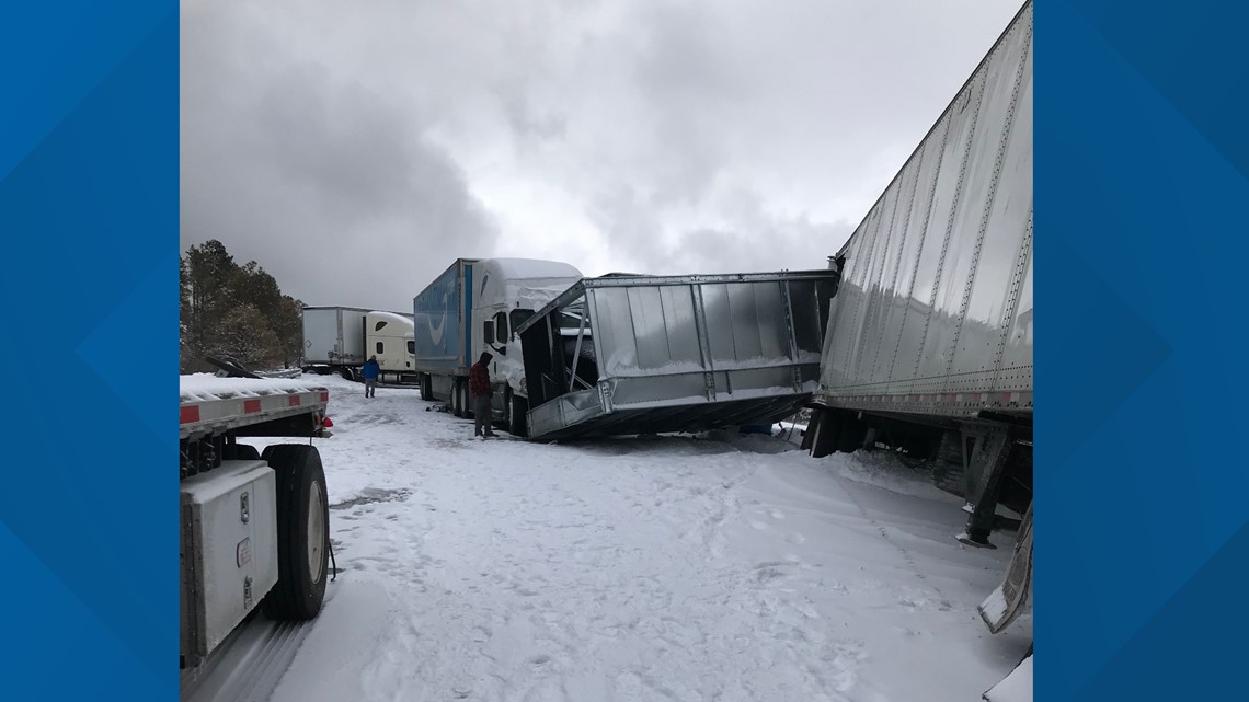 Tractor-trailer crash blocking parts of I-40 in northern Arizona - Vimarsana News