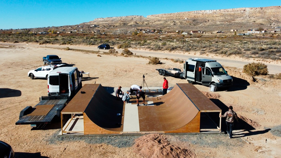 Remaja Hopi melihat perlunya taman skateboard, wujudkan