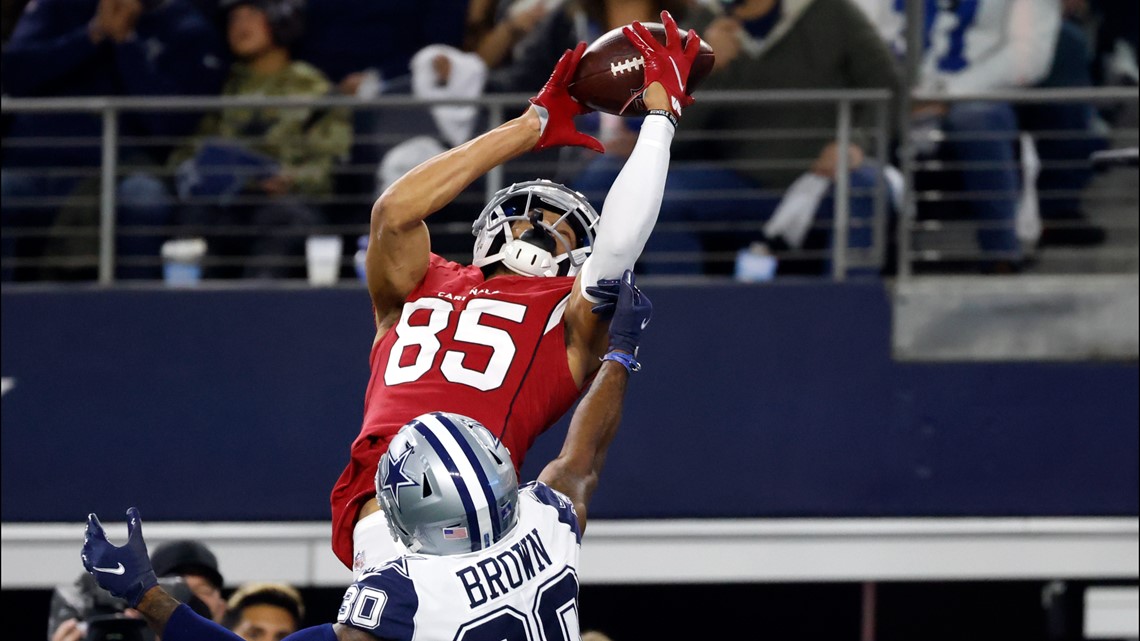 Arlington, United States. 02nd Jan, 2022. Dallas Cowboys Ceedee Lamb makes  a catch against the Arizona Cardinals during their NFL game at AT&T Stadium  in Arlington, Texas on Sunday, January 2, 2022.