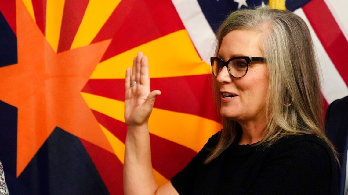 Katie Hobbs akan memberikan pidato pengukuhan sebagai gubernur Arizona