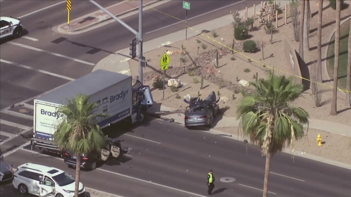 40-year-old dead following crash in Glendale | 12news.com