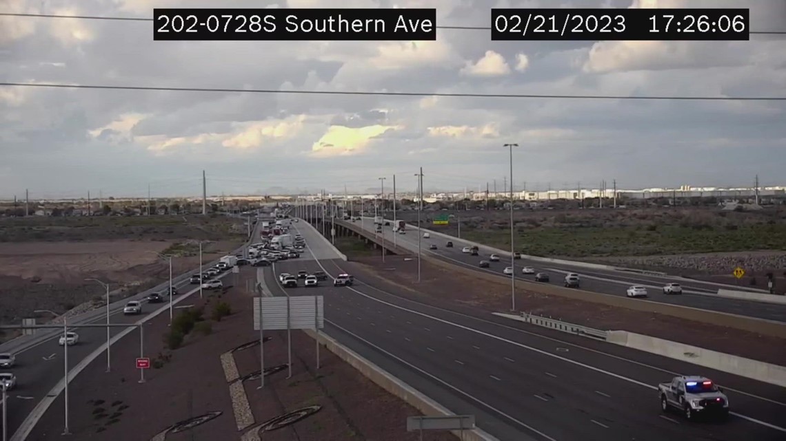 Loop 202 Fatal crash forces lane closures near Southern Blvd.