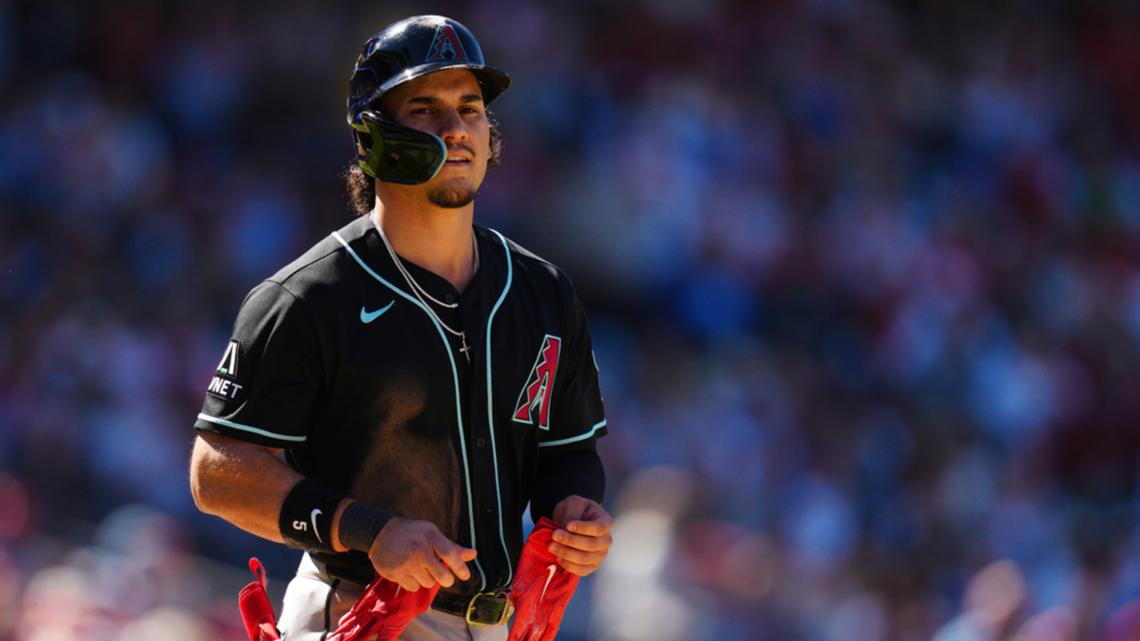 D-backs send OF Thomas to NL West rival