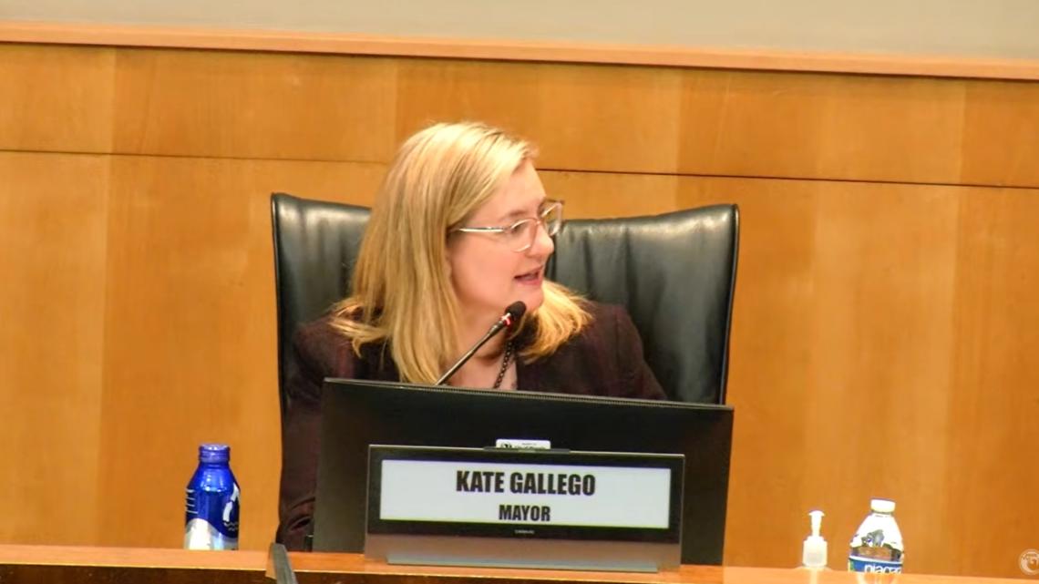 'No ICE in our state': Crowd interrupts Phoenix council meeting on immigration enforcement