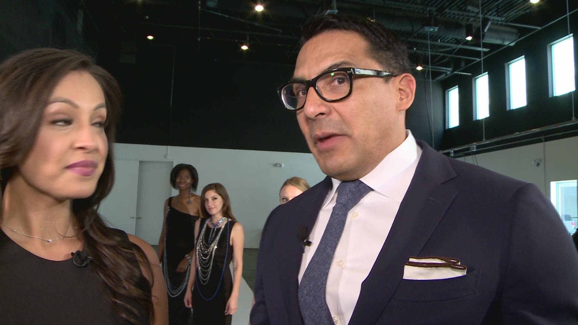 Vanessa Ramirez and Oscar de la salas take a look at how accessories can be mixed and matched to change up evening wear as part of 12 News' Fashion Week series.