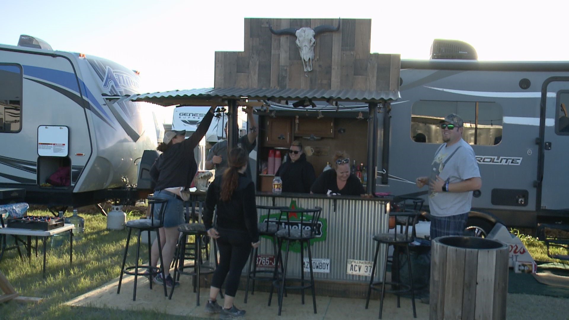 The stage is set for what will be a fun four days in Florence filled with country music. The music at Country Thunder starts on Thursday but the party started Wednesday when the campgrounds opened up.