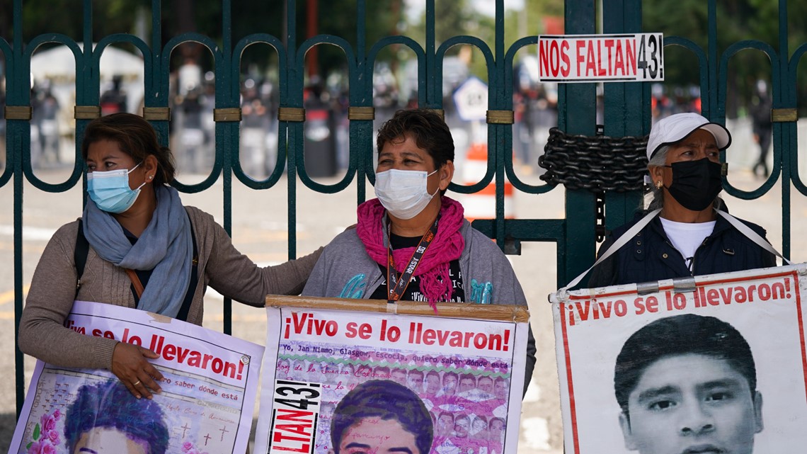 Pada peringatan 8 tahun hilangnya siswa Meksiko, detail penting tetap tidak jelas
