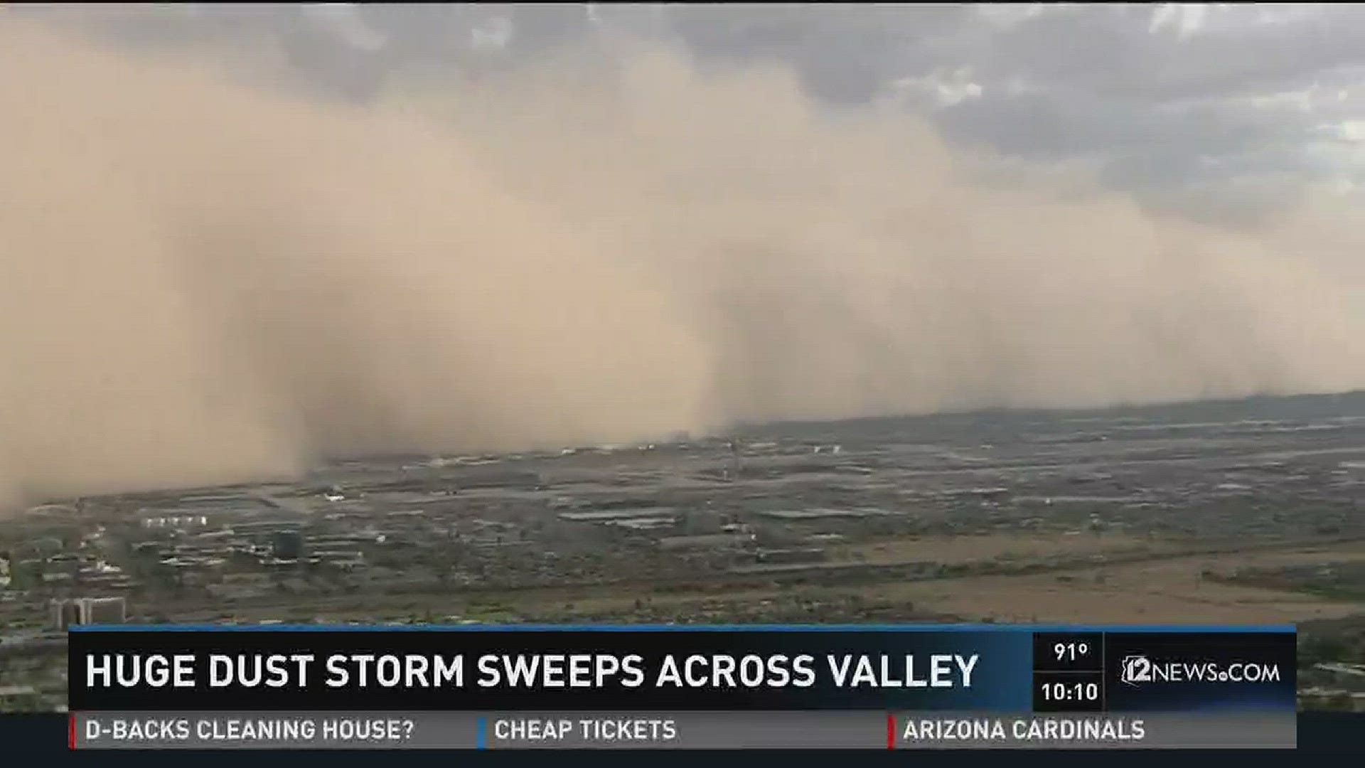 Huge dust storm sweeps across Valley.