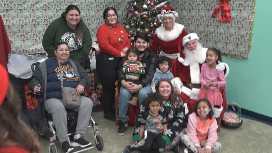 Sinterklas mengunjungi anak-anak penyandang disabilitas di Phoenix