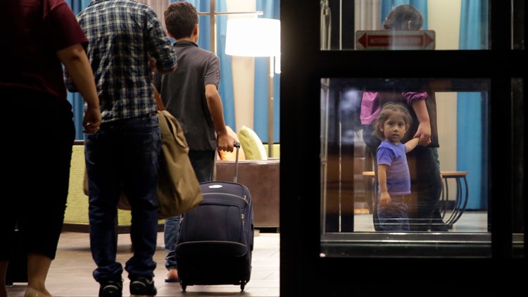 Estados Unidos buscará examinar psicológicamente a padres de niños migrantes que han sido separados