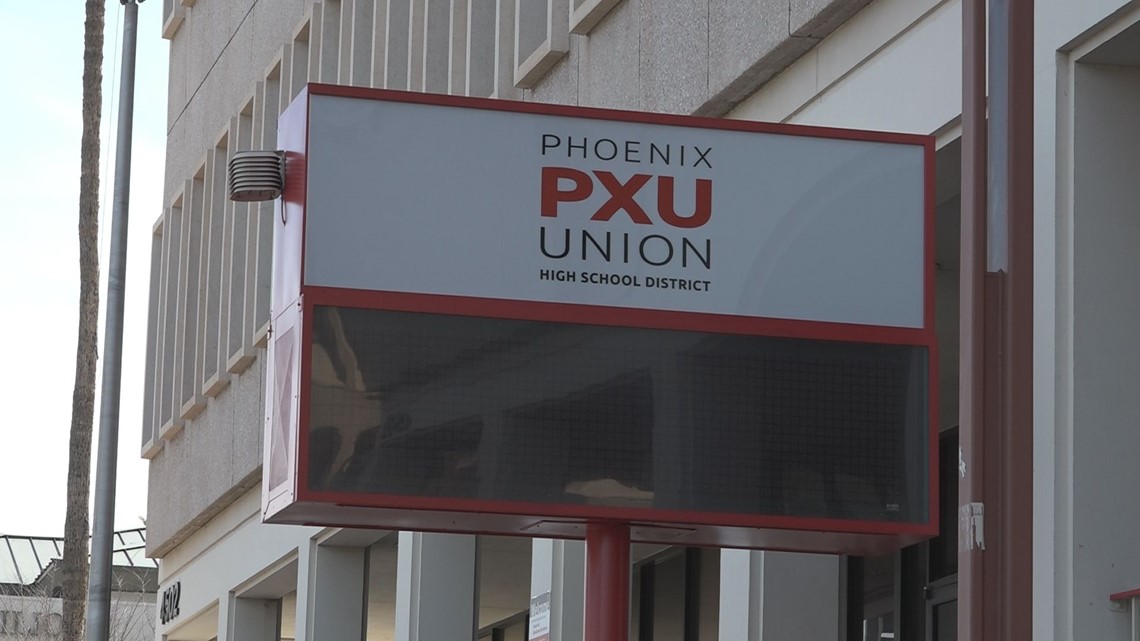 Siswa ditangkap di SMA Phoenix karena memiliki senapan AR-15