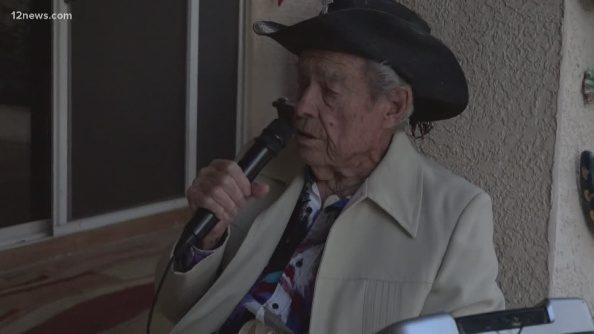 A World War II veteran has made it his mission to make people smile. Frank Hobbs, 94, is singing to entertain passersby.