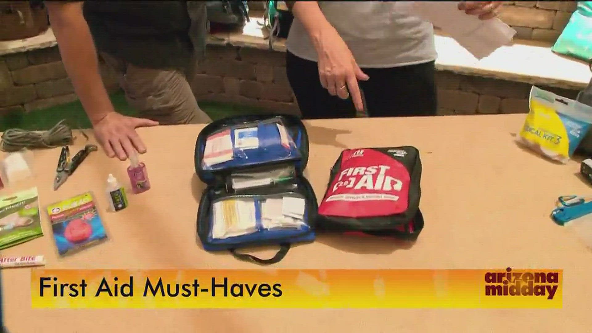 Arizona Hiking Shack shows us the things you need to remember to pack in your first aid kit.