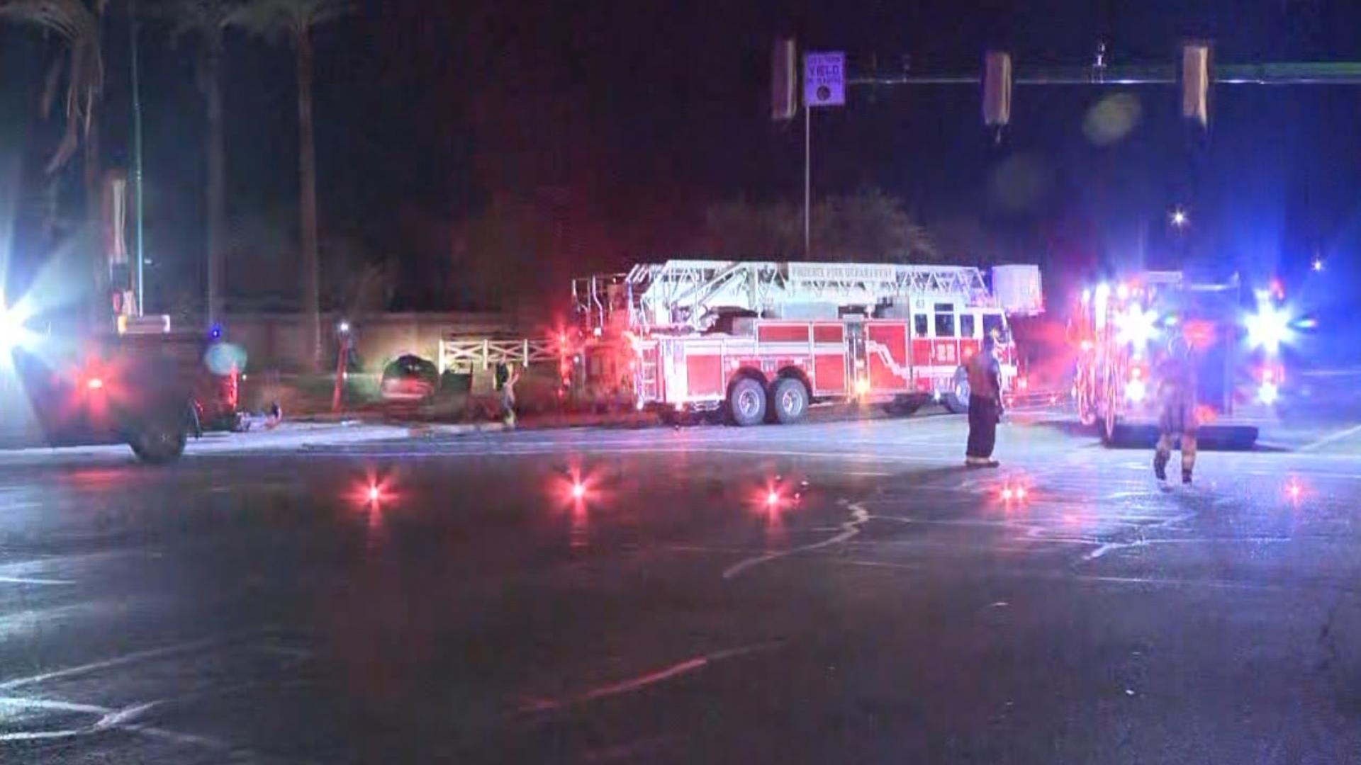 Fatal crash in Phoenix leaves 1 dead, 1 injured | 12news.com