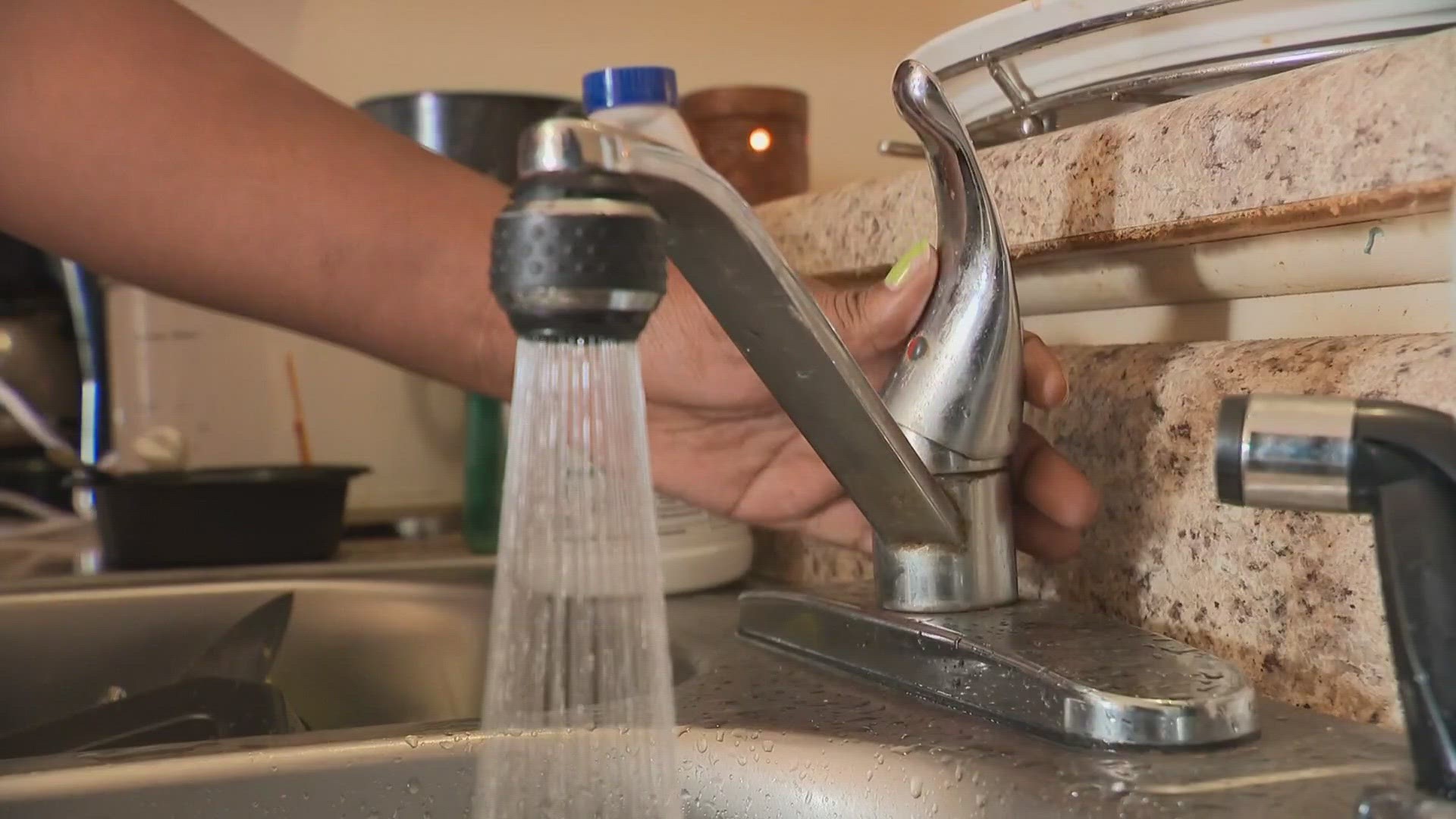 The City of Phoenix is hosting a public forum for the community to share their thoughts on a possible water bill rate hike. Jade Cunningham has more.