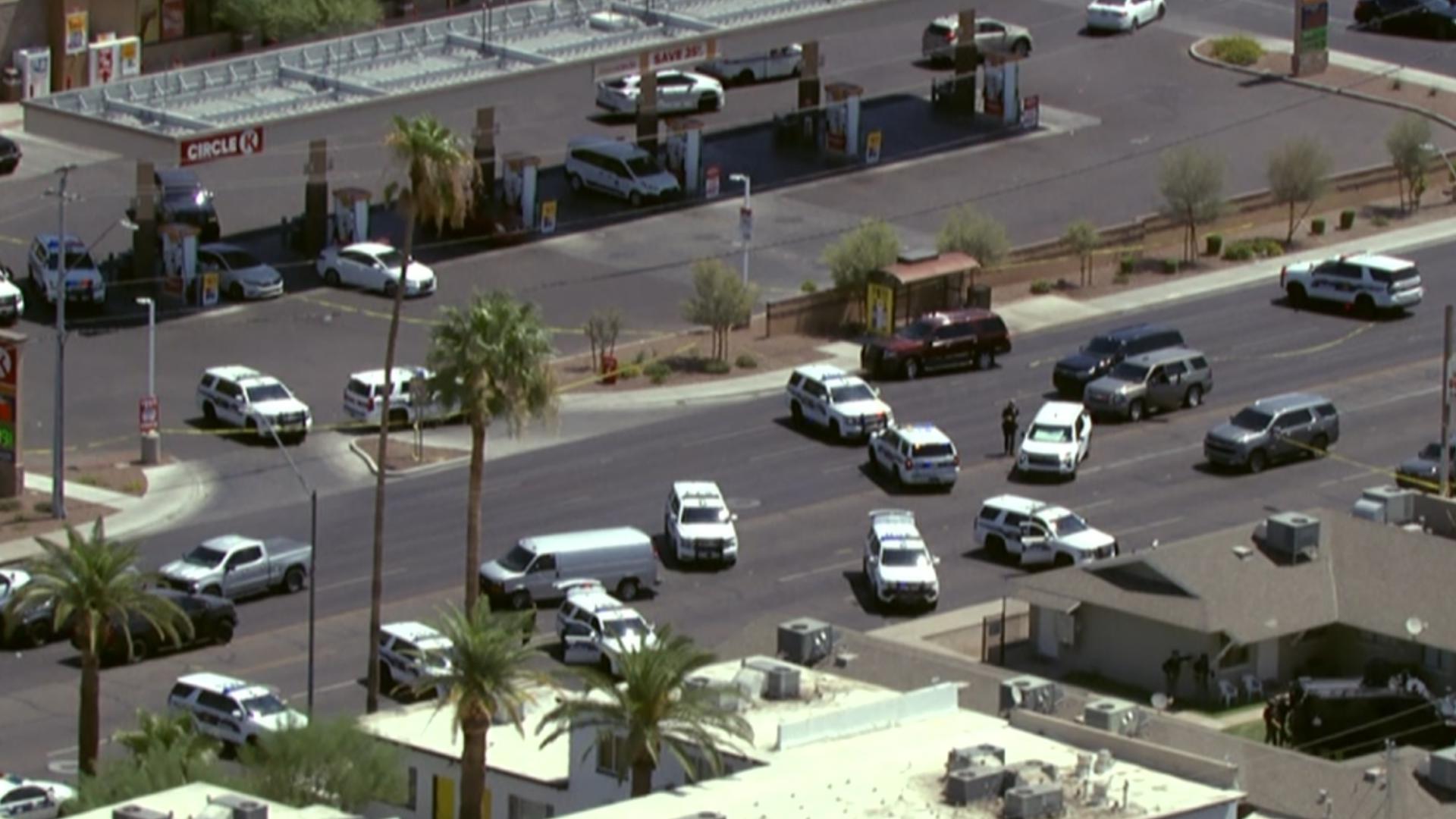 Large police presence at Phoenix apartment complex, suspect in custody ...