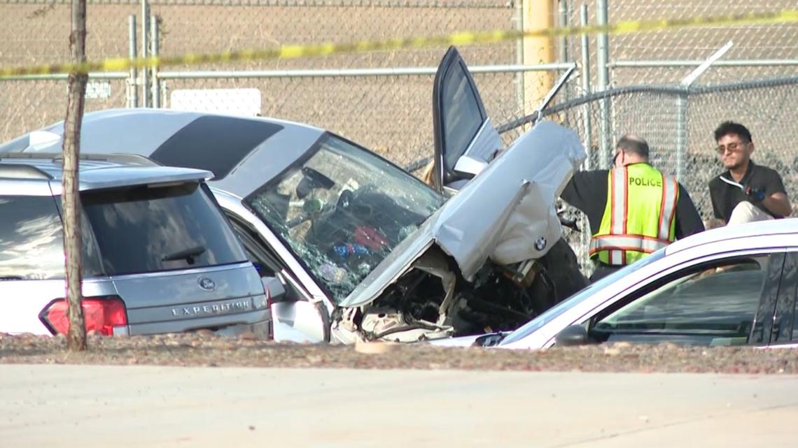 Deadly crash in south Phoenix Saturday morning | 12news.com