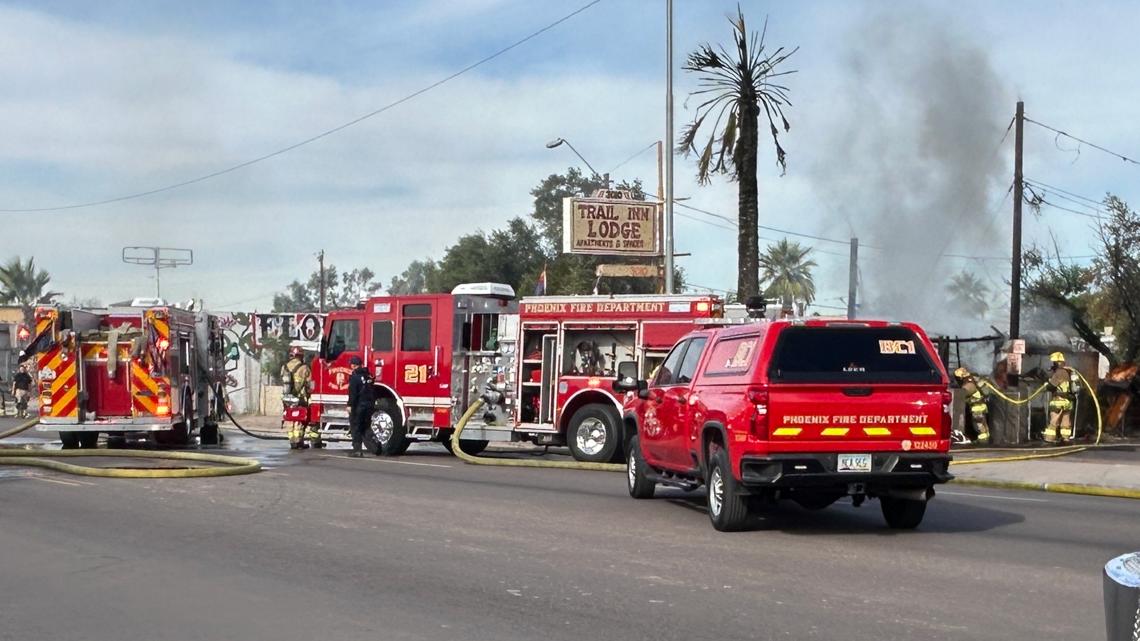 10-year-old girl rescued from fire by bystanders in Phoenix on Thanksgiving Day