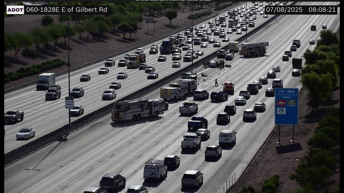 Crash on US 60 leaves highway partially blocked in Mesa | 12news.com