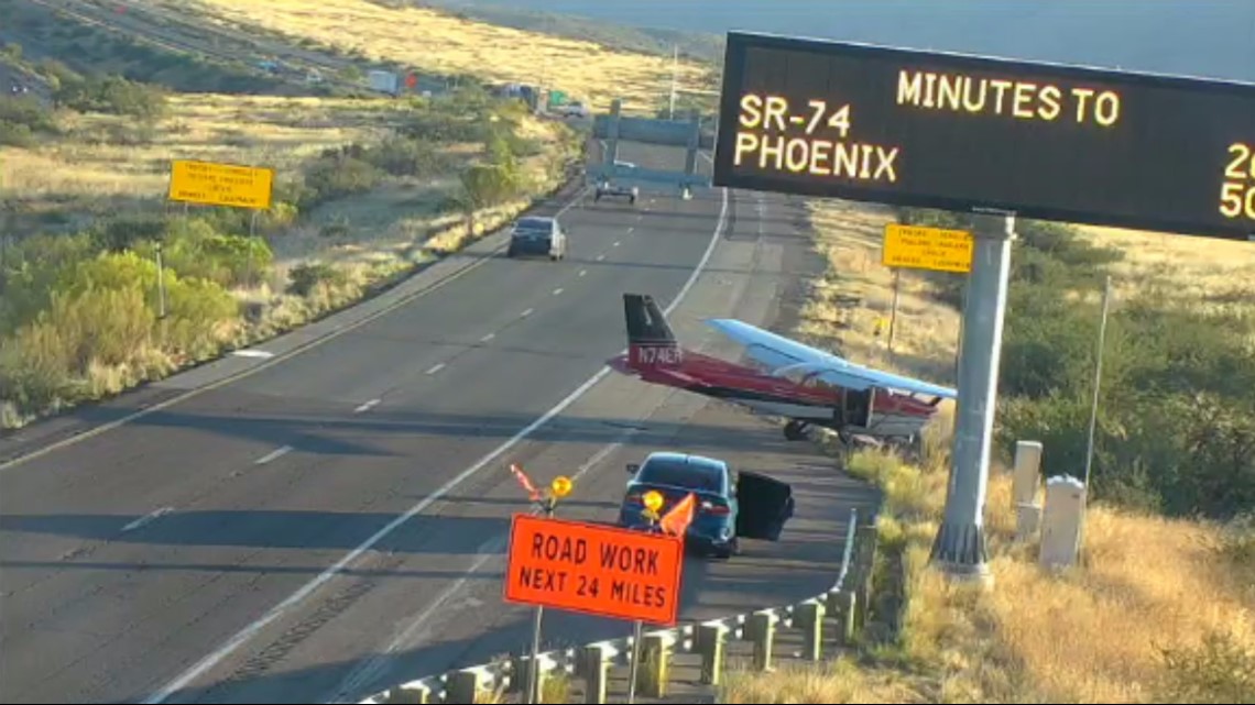 Plane lands near Sunset Point on I-17 - Vimarsana News