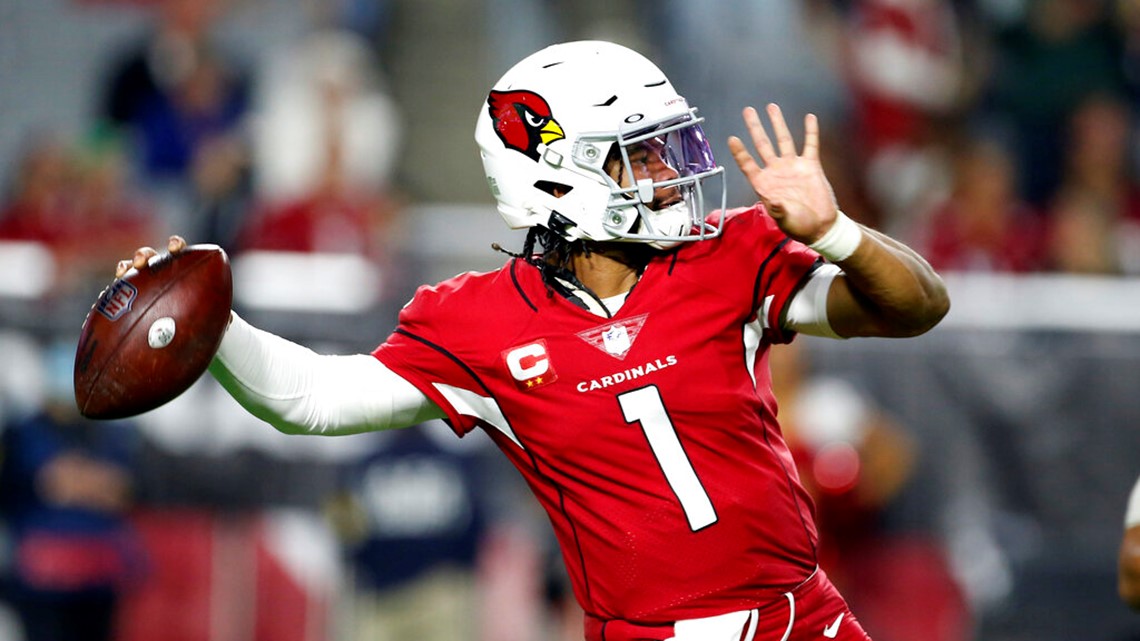 Fore! Kyler Murray gifts Arizona Cardinals OL with custom-fitted golf clubs