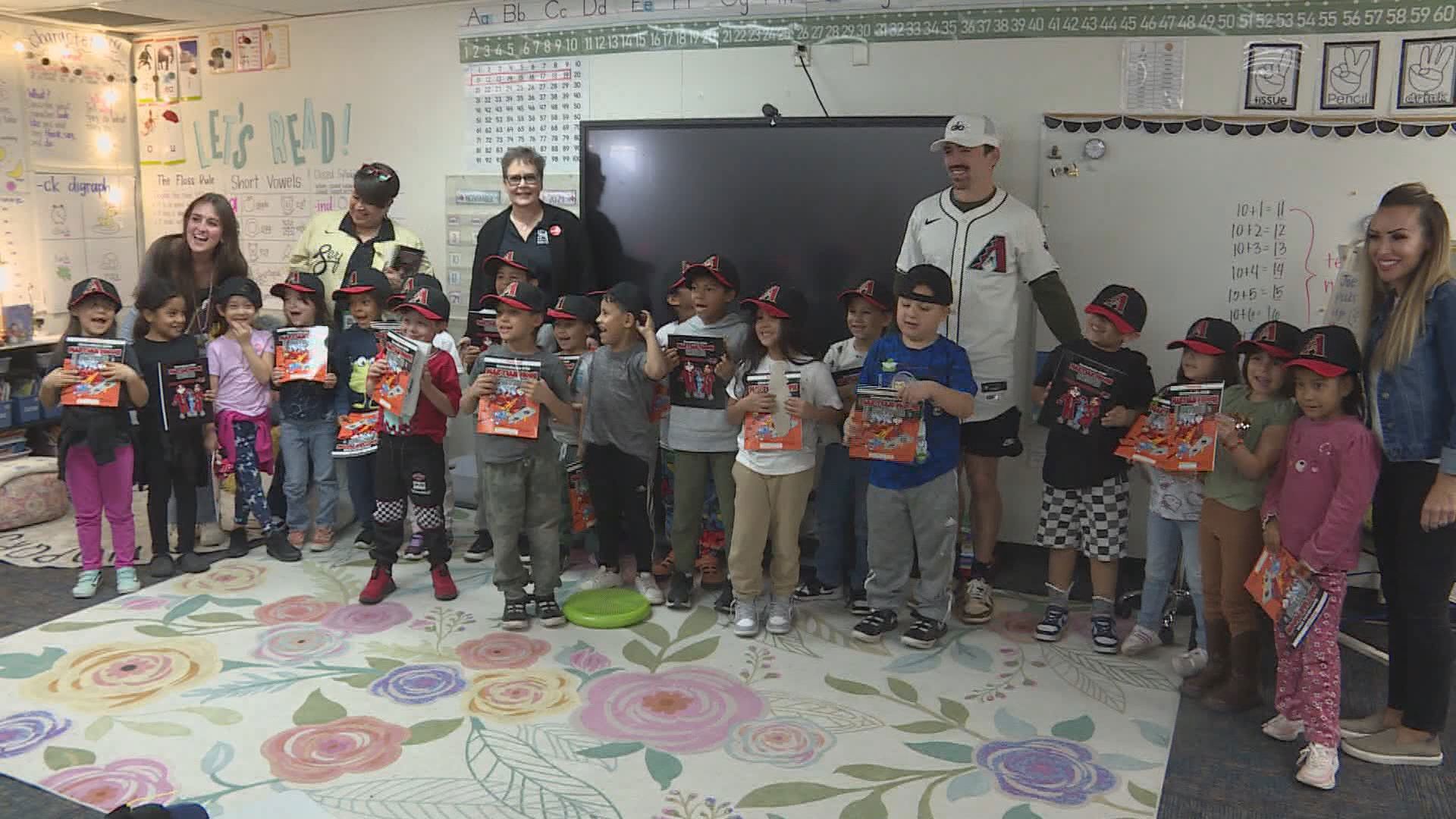 It’s the holiday season, and Arizona Diamondbacks outfielder Corbin Carroll is giving back. On Monday, Carroll surprised kids at Emerson Elementary in Phoenix.