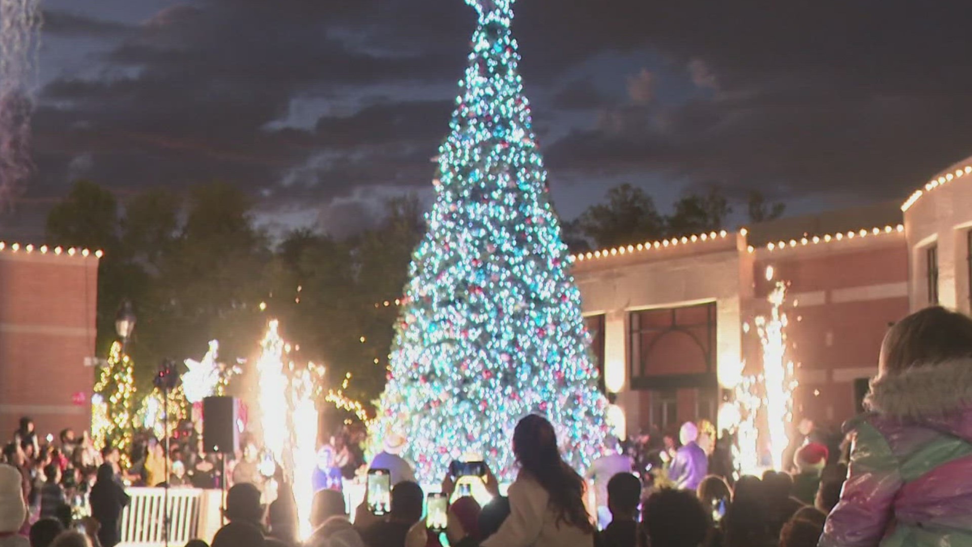 Glendale Glitters celebrates 30 years of holiday family fun