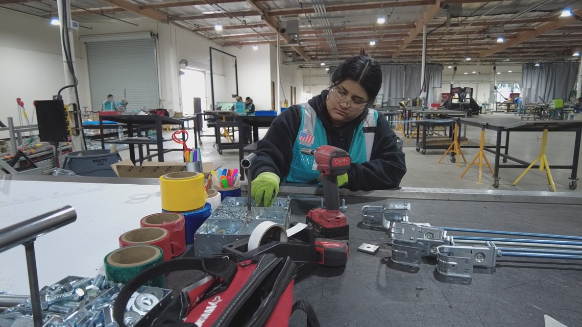 Kelompok lembah bekerja untuk membawa lebih banyak perempuan ke bidang konstruksi