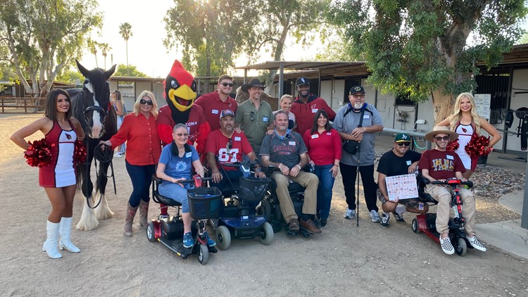 Arizona Cardinals participate in equine therapy to help families affected by ALS