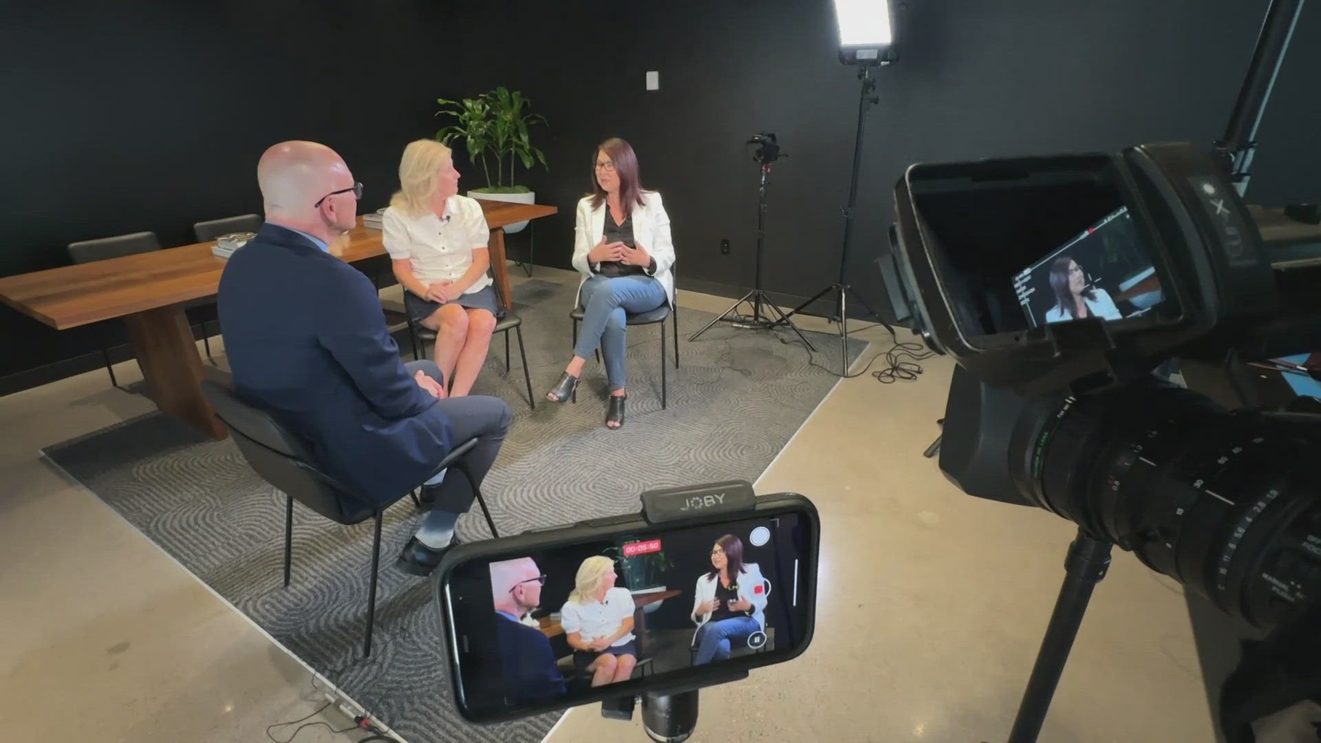 Laurie Roberts and Elvia Diaz—a pair of trailblazers—say goodbye after a combined 69 years of writing and editing at the Arizona Republic.