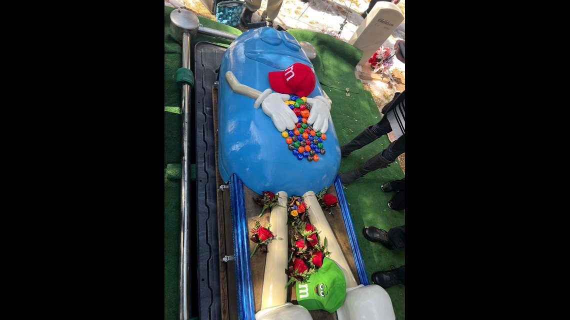 Arizona teacher's dying wish was to be buried in M&M casket - Vimarsana News