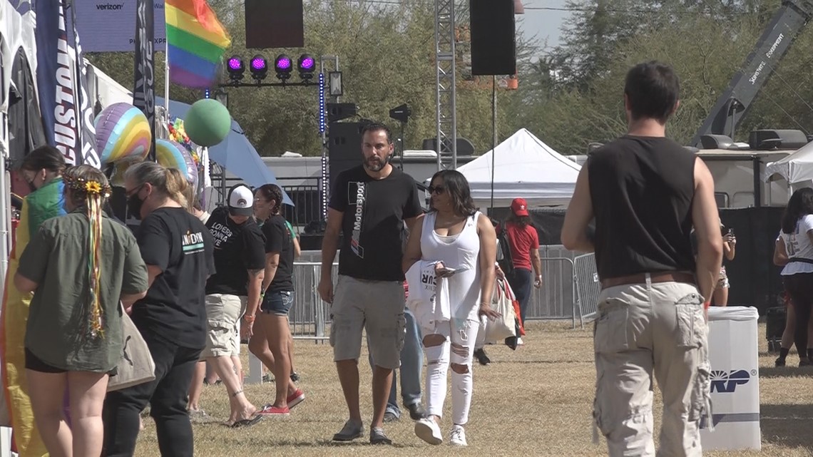 Ribuan orang merayakan hari terakhir festival Phoenix Pride ke-40
