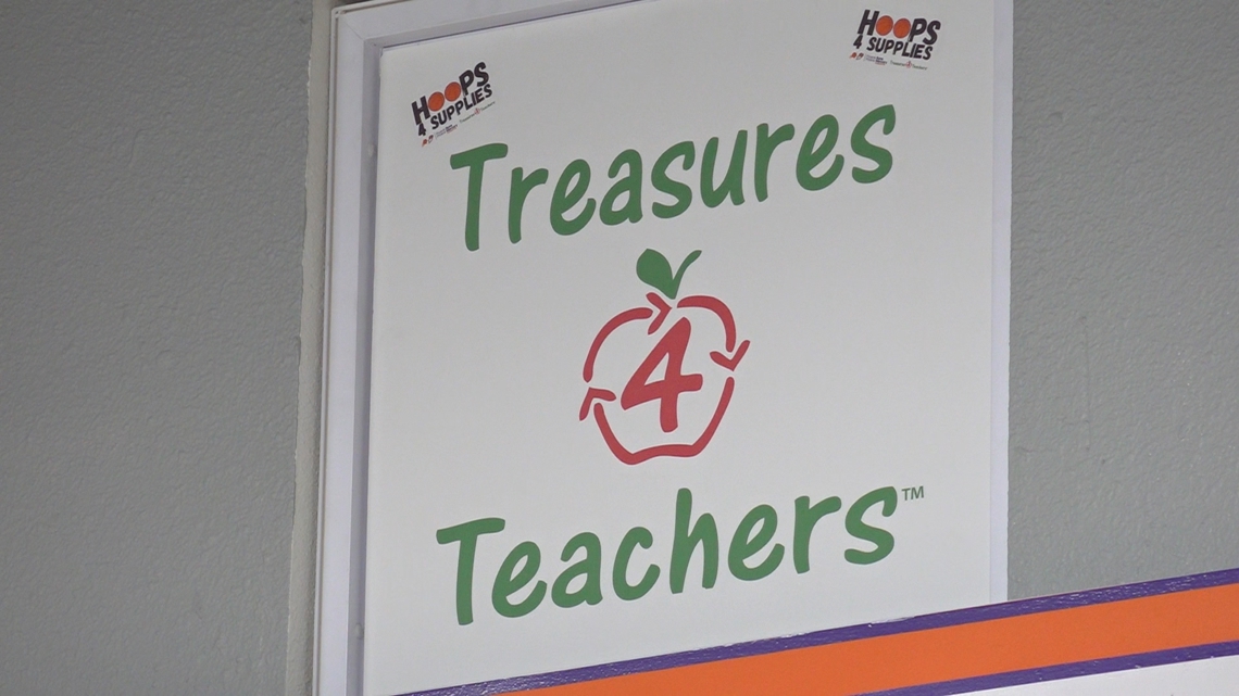 'Warms my heart': Arizona nonprofit helps teachers save money on classroom supplies