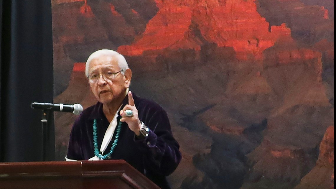 Peterson Zah, mantan Presiden Navajo, meninggal pada usia 85 tahun