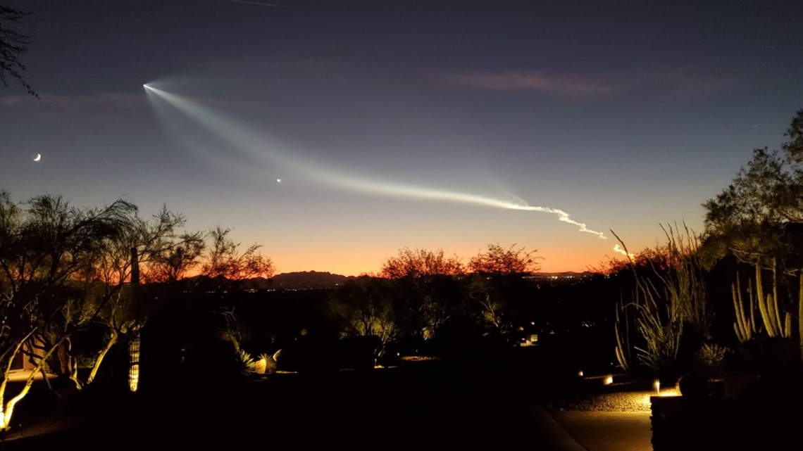 FOTO: Peluncuran SpaceX menerangi langit Arizona