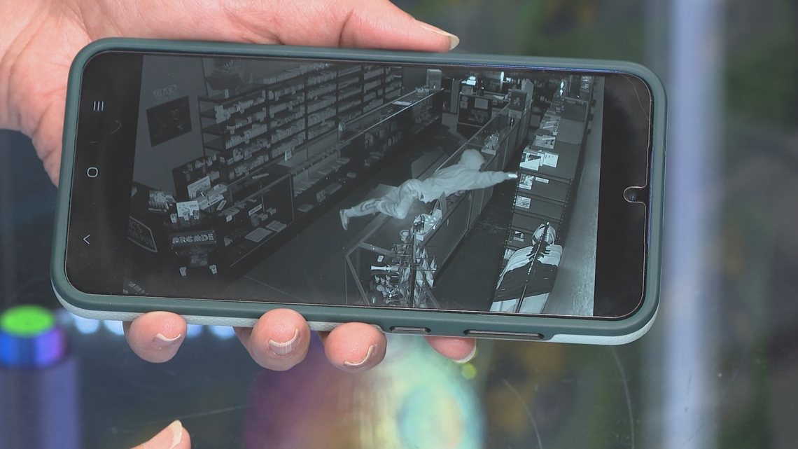 West Valley vape shop targeted in back-to-back smash and grabs, owner said 