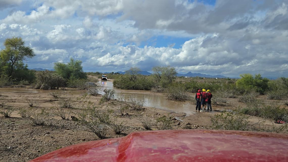 2 people rescued from vehicle stuck in flooded wash near Tonopah, officials say