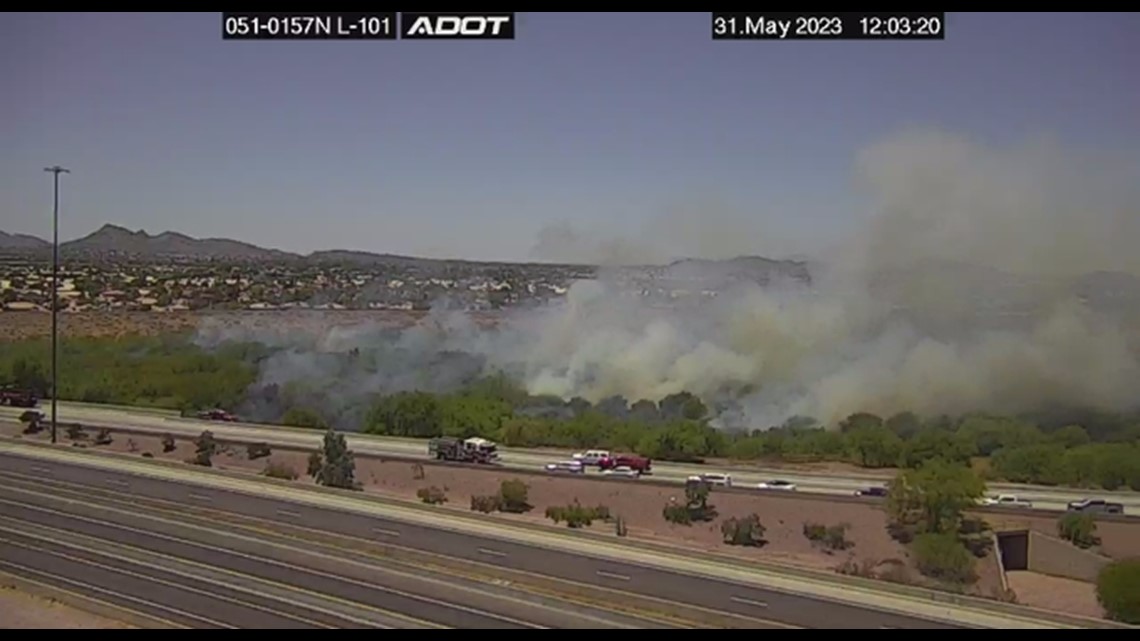 Sikat api menyala di utara Phoenix