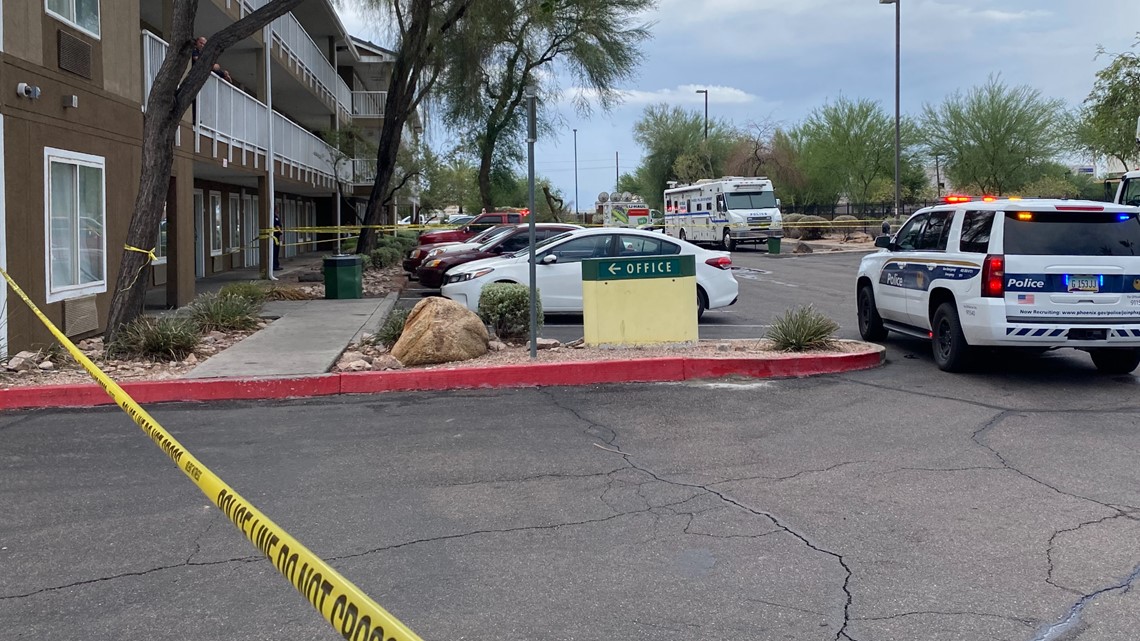 2 tewas setelah penembakan di hotel Phoenix barat
