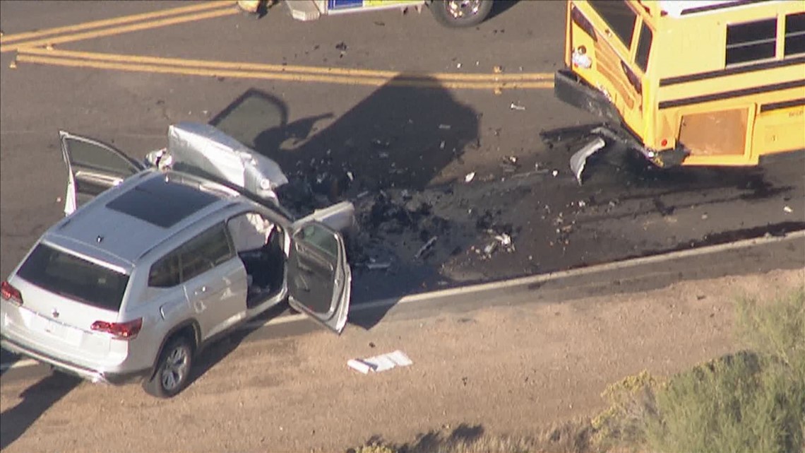 Driver dies after crash with school bus in Scottsdale 