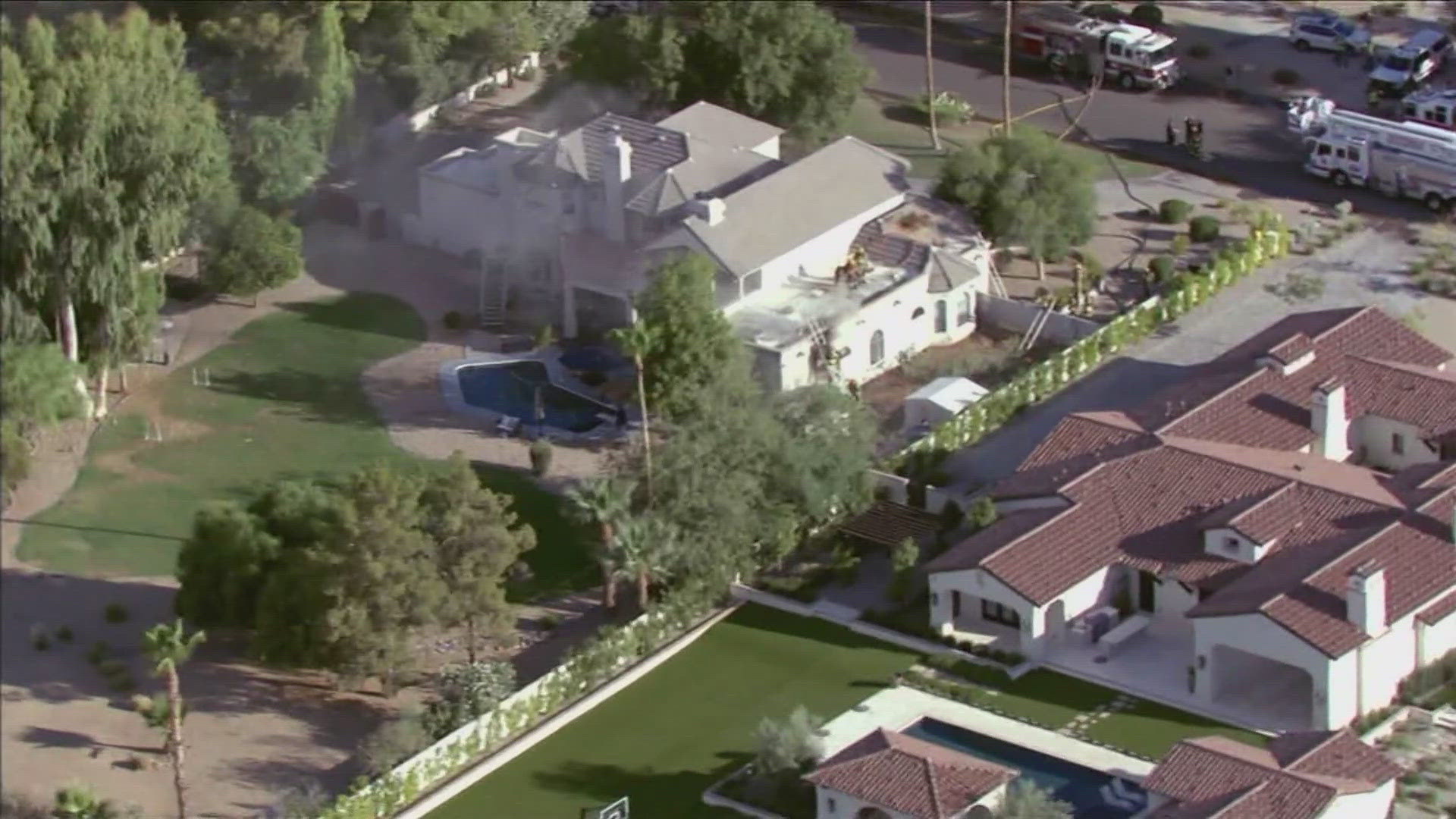 Fire at large Paradise Valley home displaces 4 people | 12news.com