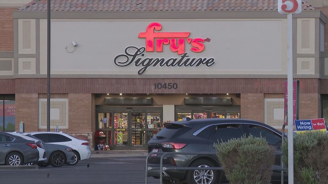 Good deed from grocery workers ends up in two women taking wallet - Vimarsana News