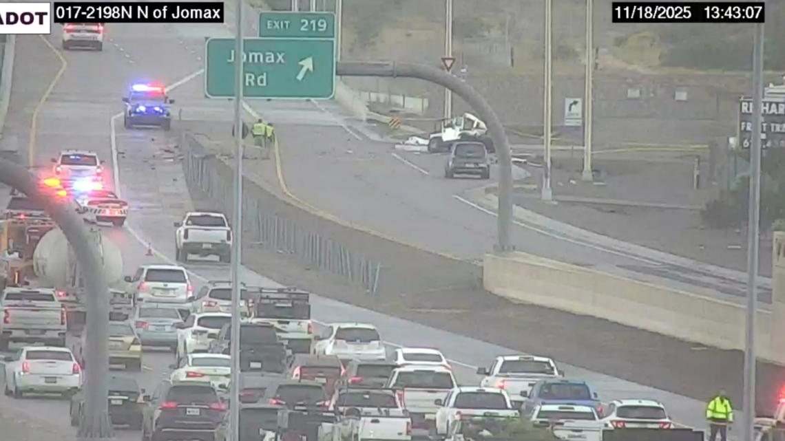 Driver dies after ejected in rollover crash on I-17 in Phoenix | 12news.com