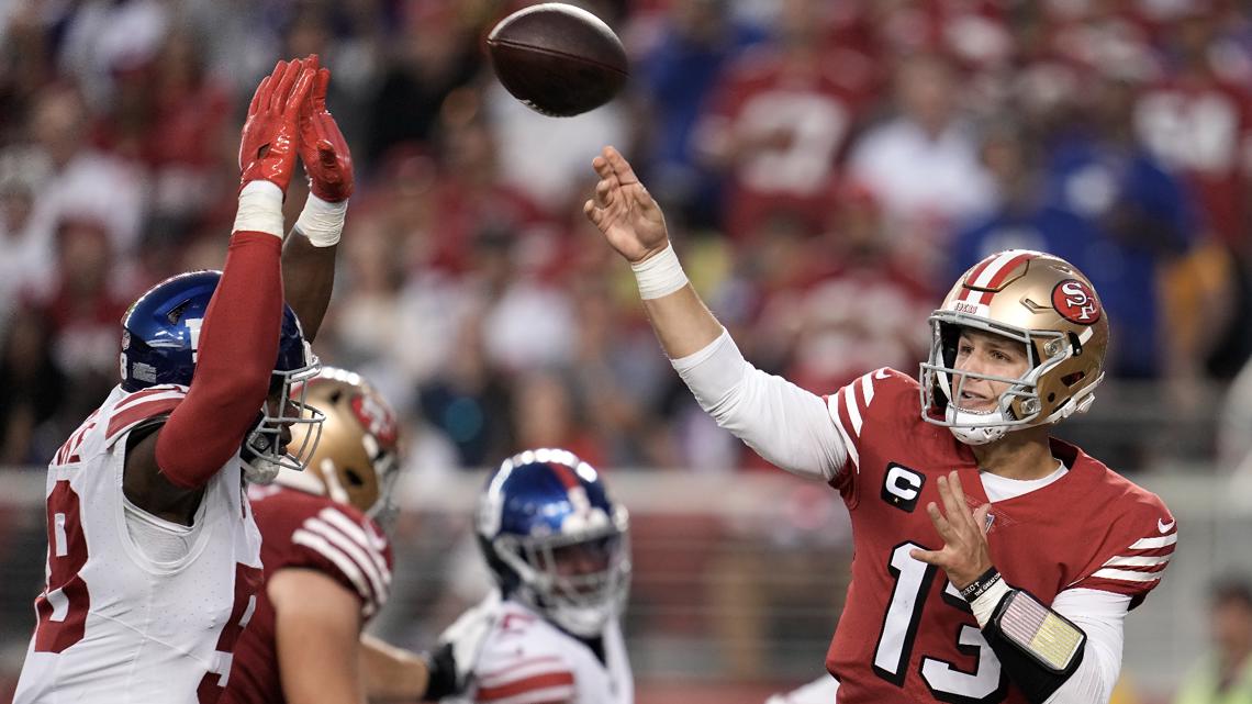 Daniel Jones throws for 321 yards, Giants rally from 21-point