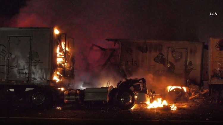 Multi-tractor-trailer crash leaves 1 dead on I-17