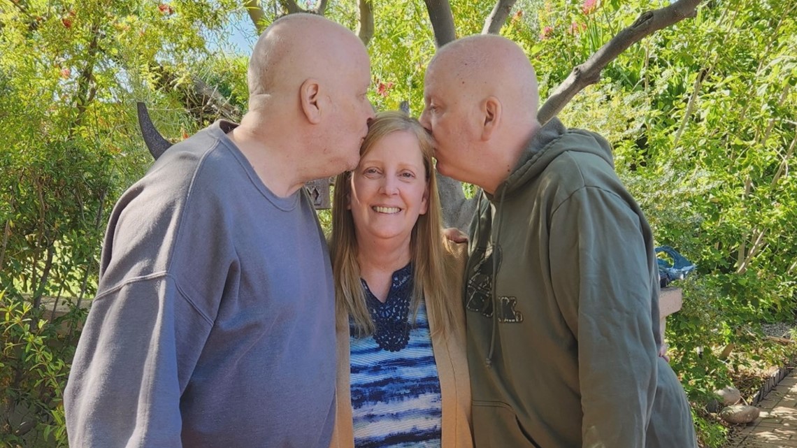 Kakak beradik bertemu dengan saudari yang telah lama hilang untuk pertama kalinya di Scottsdale