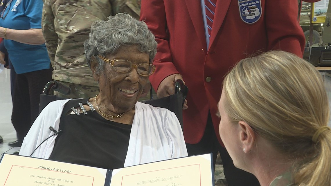 Veteran Arizona berusia 101 tahun menerima Medali Emas Kongres
