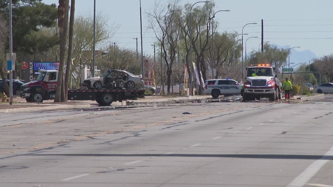 Crash in south Phoenix kills 1, sends 5 more to hospital | 12news.com
